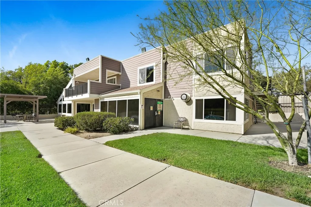 20051 Avenue Of The Oaks, Newhall, California 91321 home-pic-20