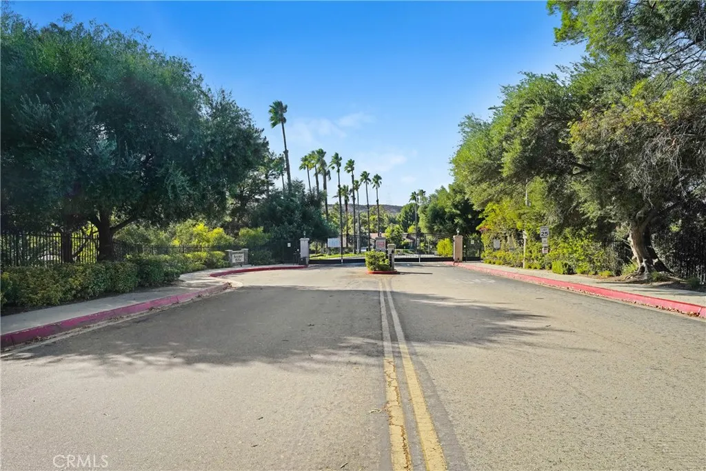 20051 Avenue Of The Oaks, Newhall, California 91321 home-pic-18
