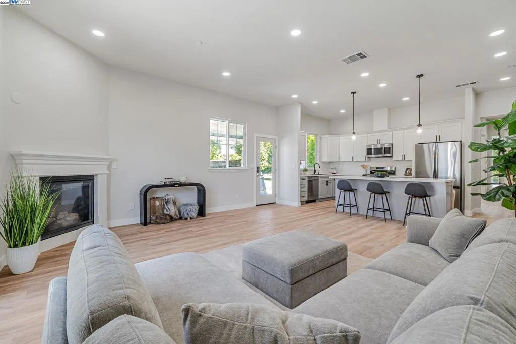 202 Sonia Way, Livermore, California 94550 home-pic-24