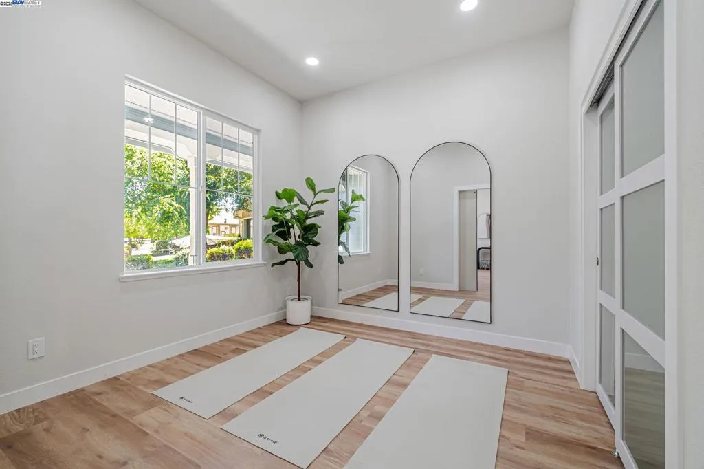 202 Sonia Way, Livermore, California 94550 home-pic-32