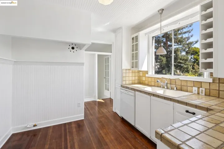 84 Portsmouth Rd, Piedmont, California 94610-1129