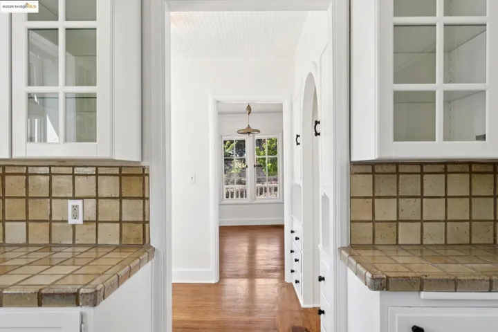 84 Portsmouth Rd, Piedmont, California 94610-1129