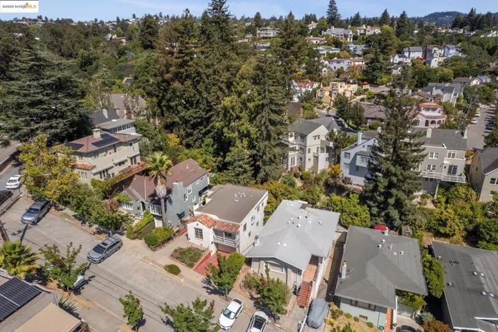 84 Portsmouth Rd, Piedmont, California 94610-1129