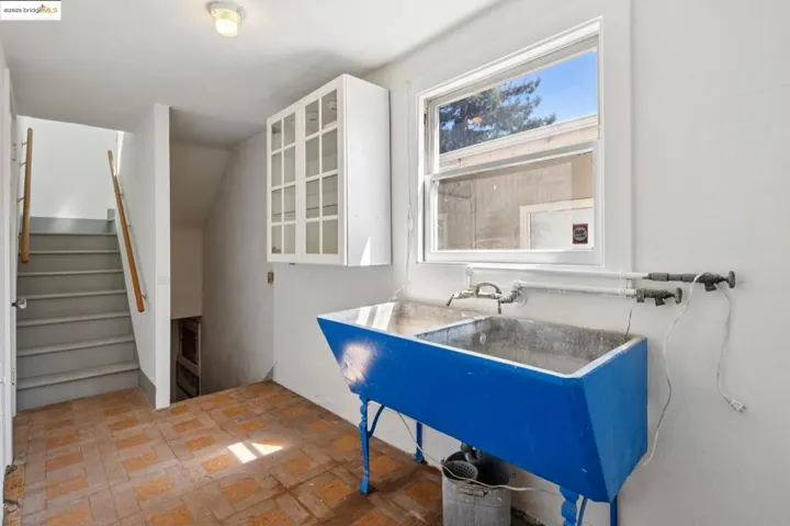 84 Portsmouth Rd, Piedmont, California 94610-1129