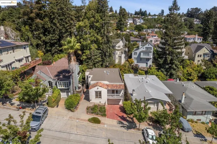 84 Portsmouth Rd, Piedmont, California 94610-1129