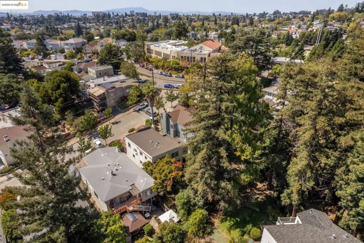 84 Portsmouth Rd, Piedmont, California 94610-1129