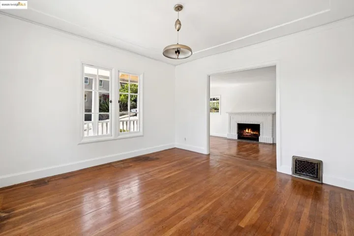 84 Portsmouth Rd, Piedmont, California 94610-1129