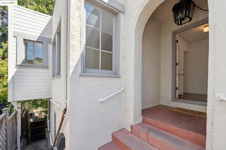 84 Portsmouth Rd, Piedmont, California 94610-1129