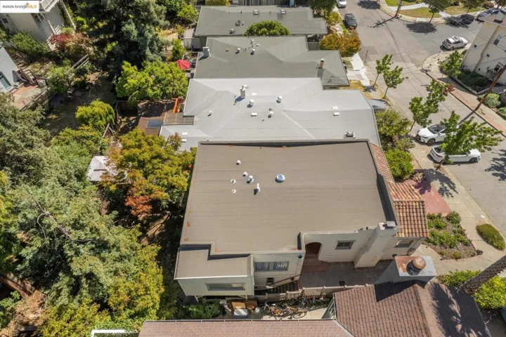 84 Portsmouth Rd, Piedmont, California 94610-1129
