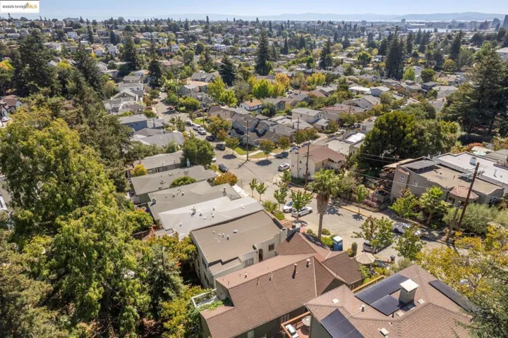 84 Portsmouth Rd, Piedmont, California 94610-1129