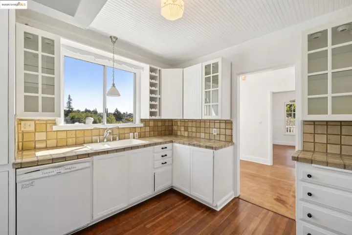 84 Portsmouth Rd, Piedmont, California 94610-1129