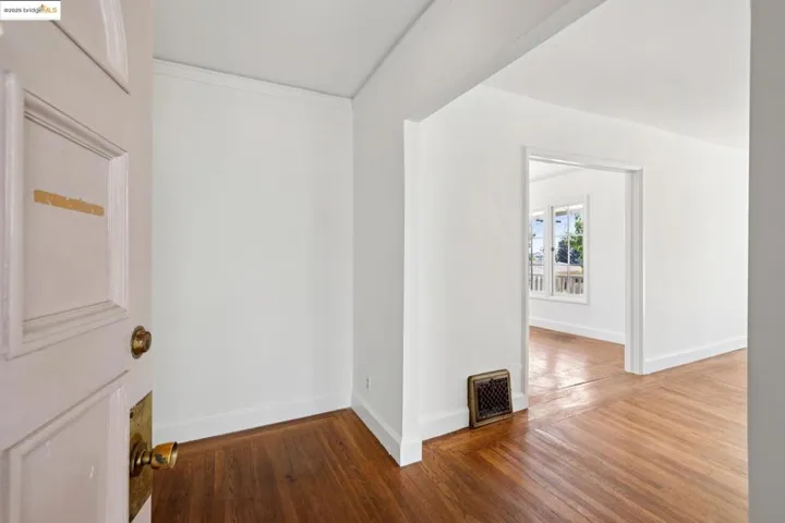 84 Portsmouth Rd, Piedmont, California 94610-1129