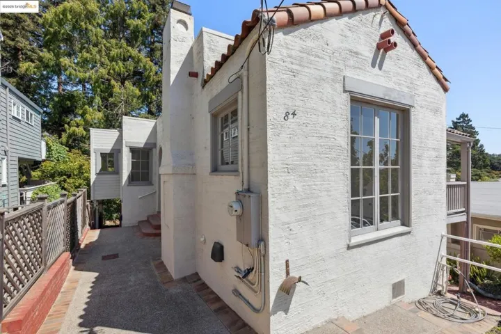 84 Portsmouth Rd, Piedmont, California 94610-1129