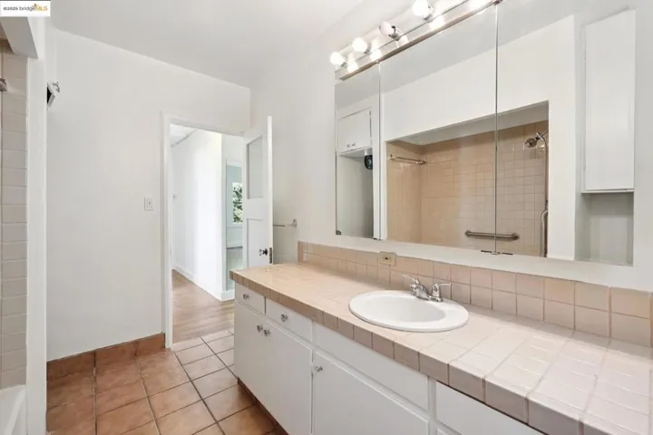 84 Portsmouth Rd, Piedmont, California 94610-1129