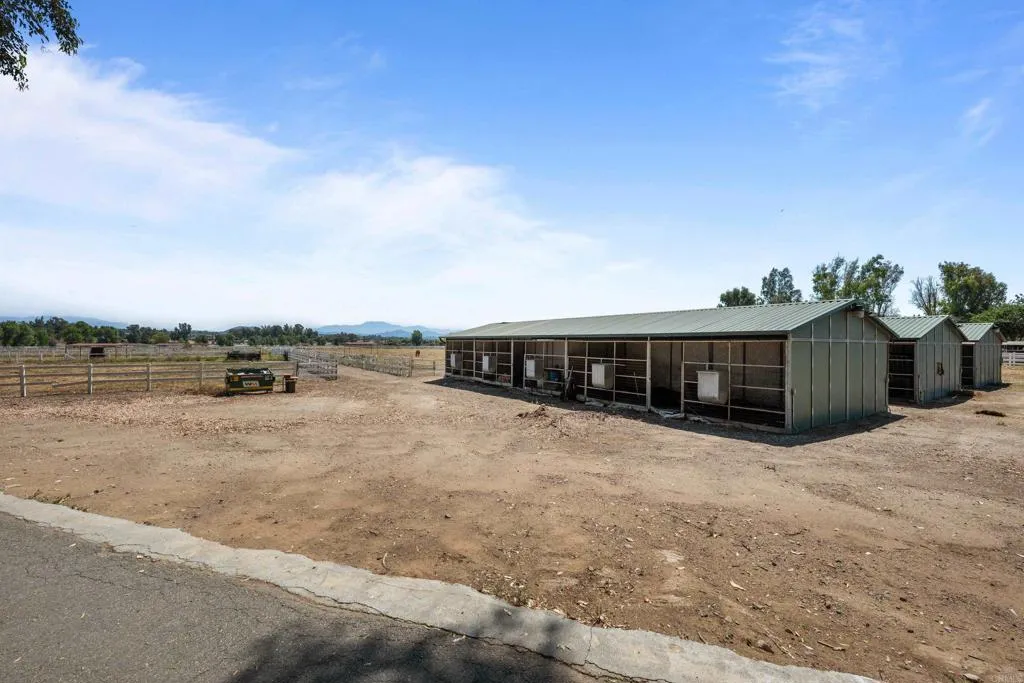 25450 Hayes Ave, Murrieta, California 92562 home-pic-13