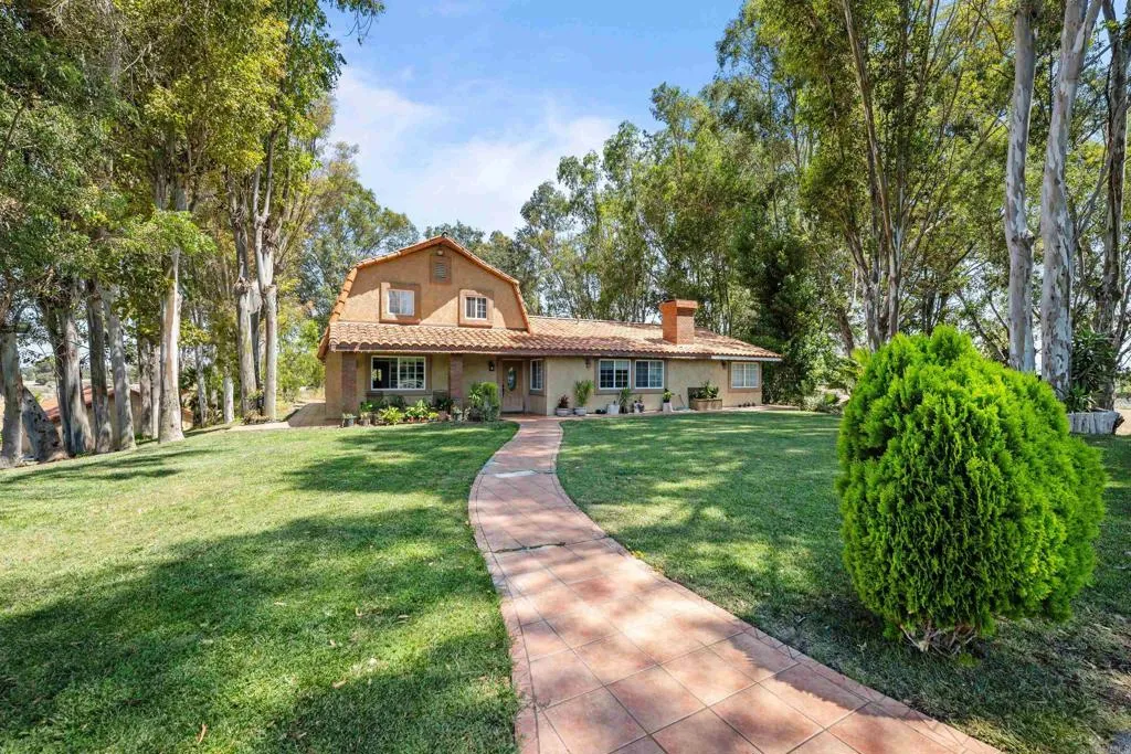 25450 Hayes Ave, Murrieta, California 92562 home-pic-4