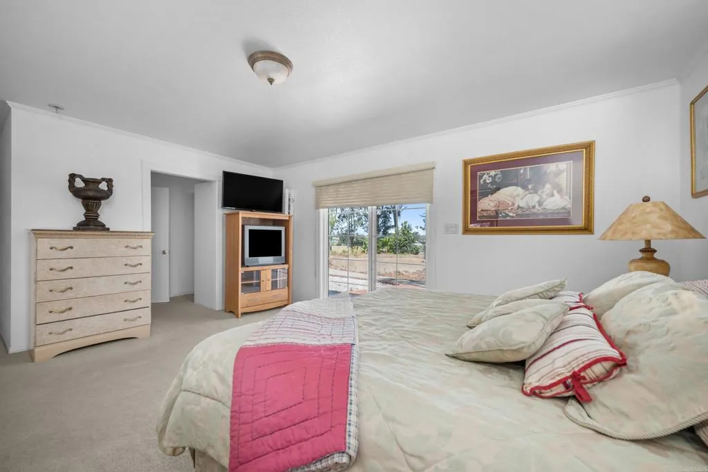 25450 Hayes Ave, Murrieta, California 92562 home-pic-6