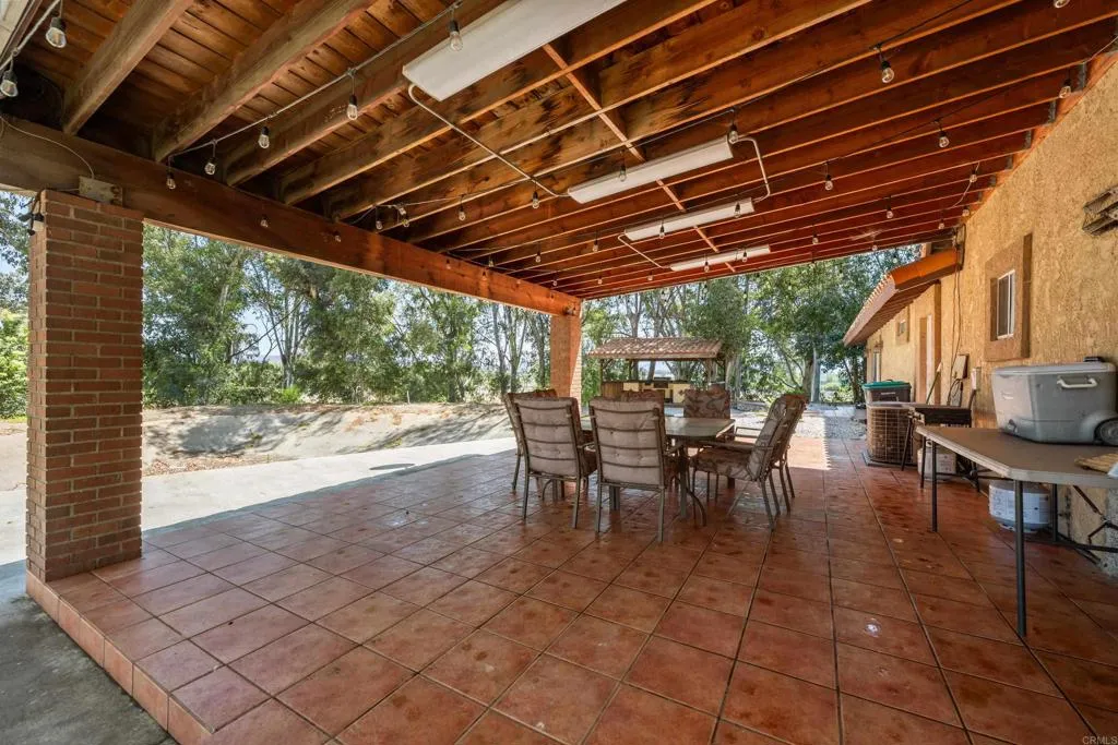 25450 Hayes Ave, Murrieta, California 92562 home-pic-11