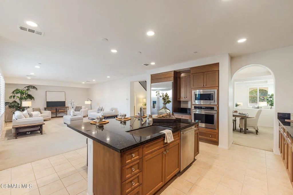 7020 Highgrove Place, Moorpark, California 93021 home-pic-20