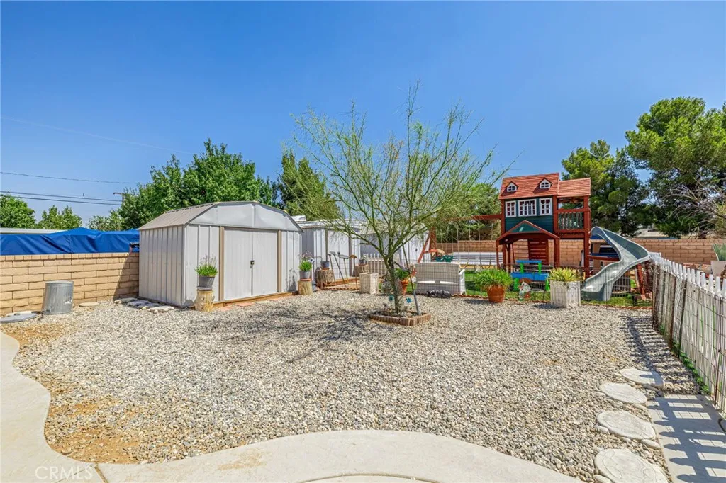 41738 Shain Ln, Quartz Hill, California 93536 home-pic-15
