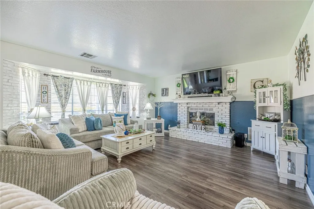41738 Shain Ln, Quartz Hill, California 93536 home-pic-16