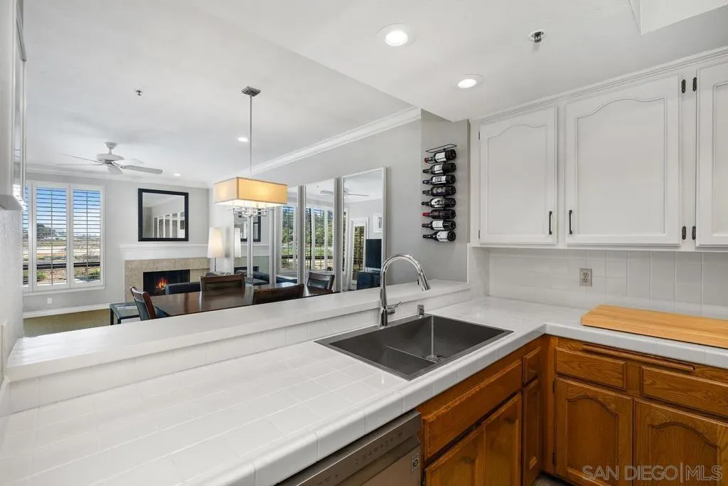 , San Diego, California 92110 home-pic-8