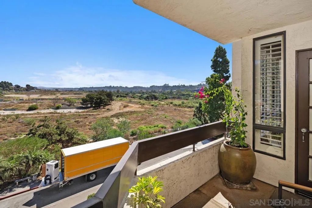 , San Diego, California 92110 home-pic-15