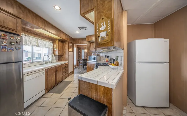 601 N Kirby Street 214, Hemet, California 92545