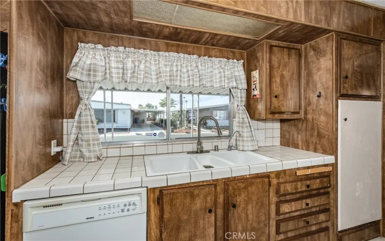 601 N Kirby Street 214, Hemet, California 92545