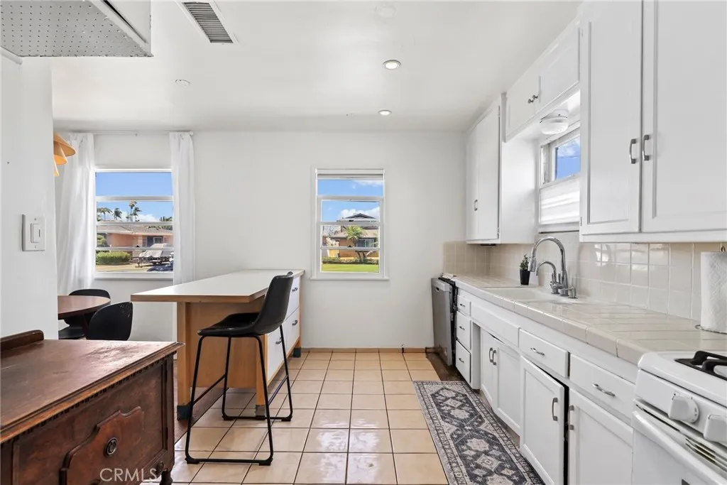4474 W 133rd Street, Hawthorne, California 90250 home-pic-6
