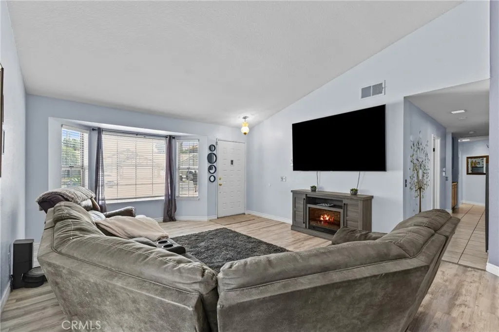 671 Zinnia Street, Hemet, California 92545 home-pic-4