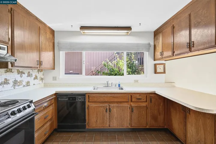 6166 Plymouth Ave, Richmond, California 94805