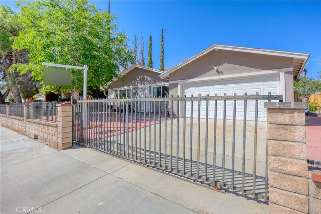 43327 Echard Avenue, Lancaster, California 93536 home-pic-6