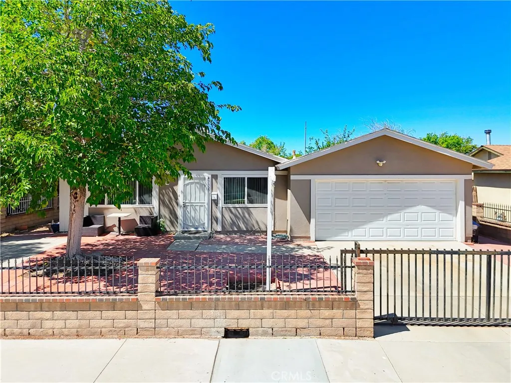 43327 Echard Avenue, Lancaster, California 93536 home-pic-2