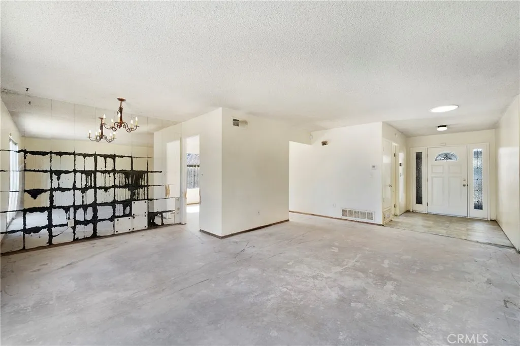 8364 Cacus Street, Spring Valley, California 91977 home-pic-3