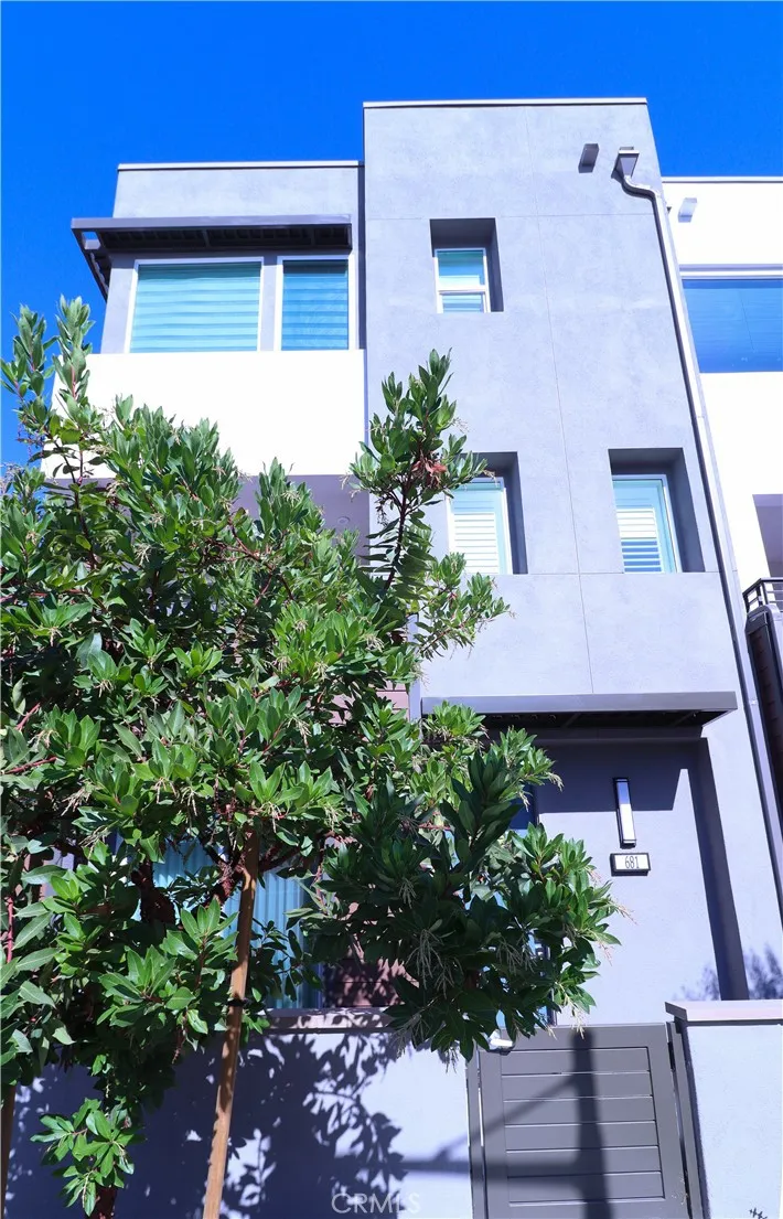 681 S Lyon St, Santa Ana, California 92886, 3 Bedrooms Bedrooms, ,3 BathroomsBathrooms,Residential Lease,For Rent,S Lyon St,WS25200510