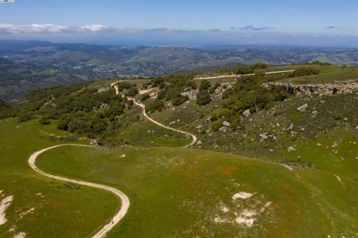 Nearly 100 miles of Trails - Photo Credit:© Sherman Chu Photographer