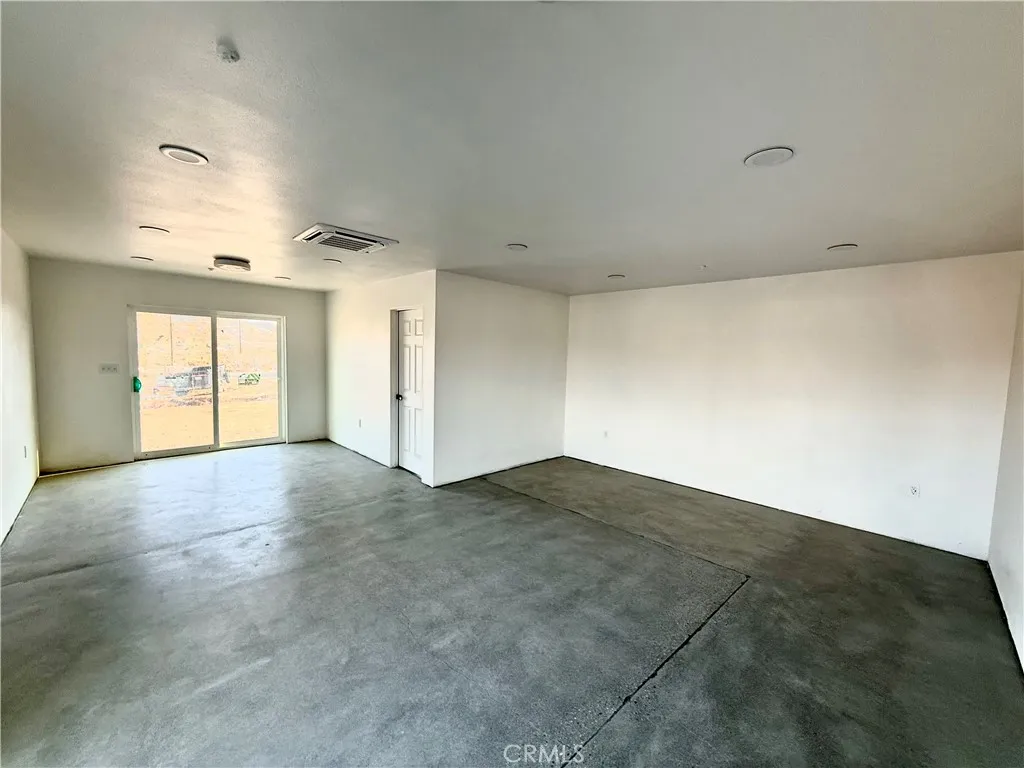 9640 Lanning Lane, Morongo Valley, California 92256 home-pic-12