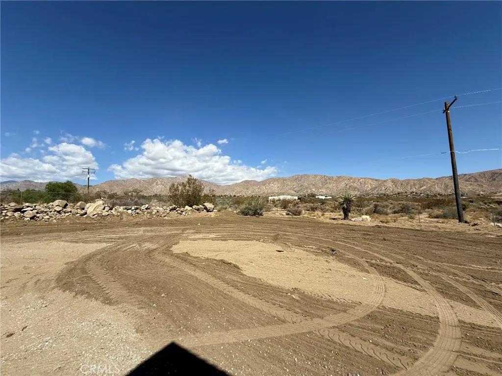 9640 Lanning Lane, Morongo Valley, California 92256 home-pic-32