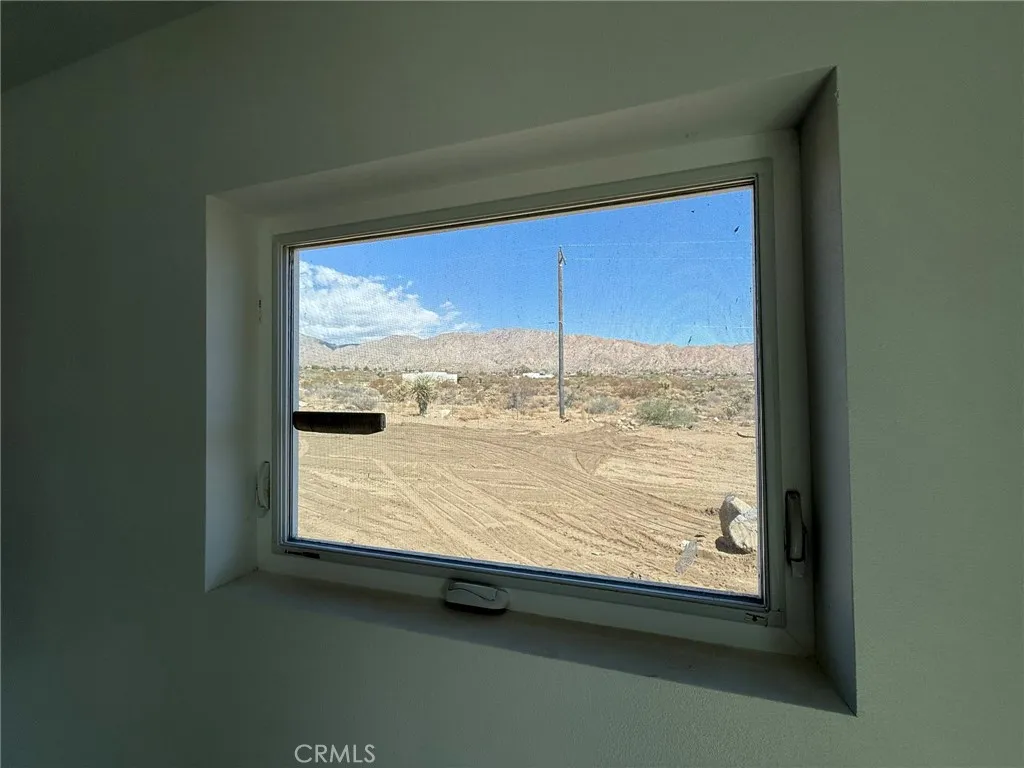 9640 Lanning Lane, Morongo Valley, California 92256 home-pic-19