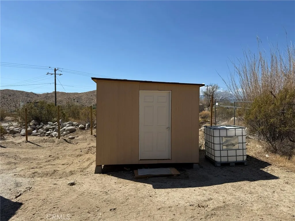 9640 Lanning Lane, Morongo Valley, California 92256 home-pic-35