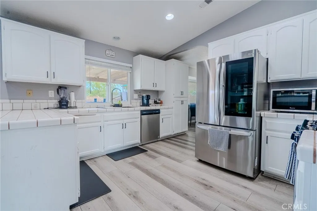 18106 Carob Street, Hesperia, California 92345 home-pic-15