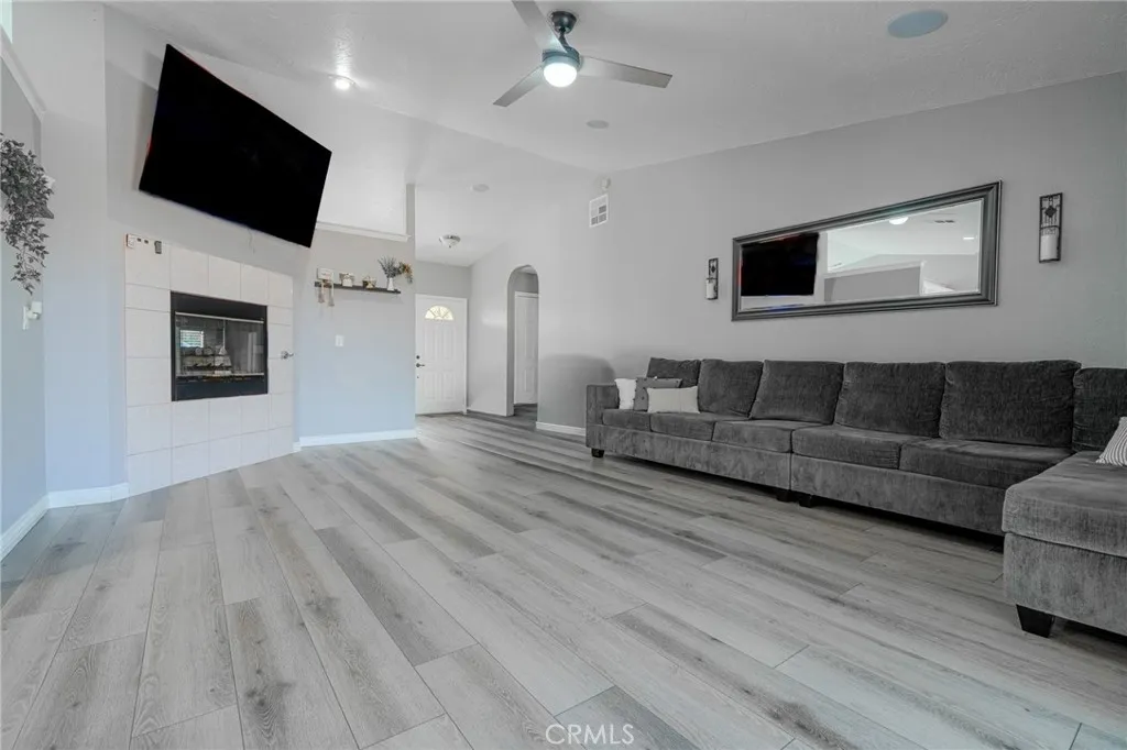 18106 Carob Street, Hesperia, California 92345 home-pic-8