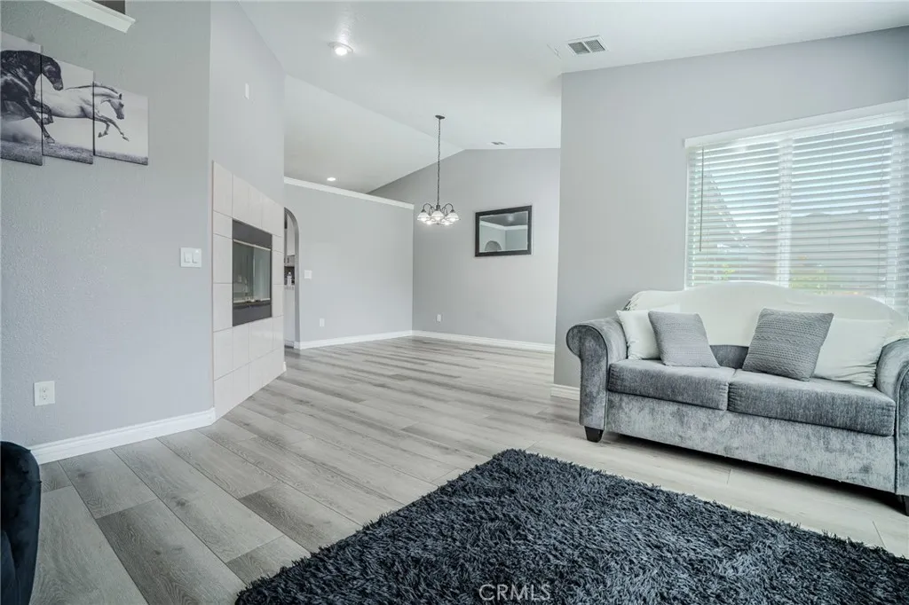 18106 Carob Street, Hesperia, California 92345 home-pic-5