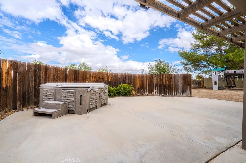 18106 Carob Street, Hesperia, California 92345 home-pic-38