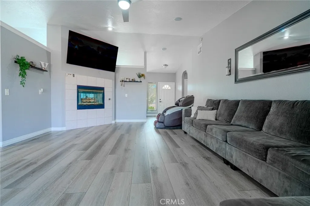 18106 Carob Street, Hesperia, California 92345 home-pic-9
