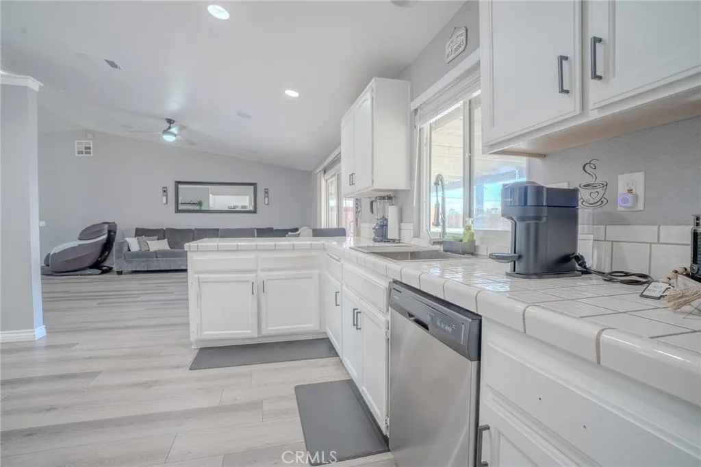 18106 Carob Street, Hesperia, California 92345 home-pic-17