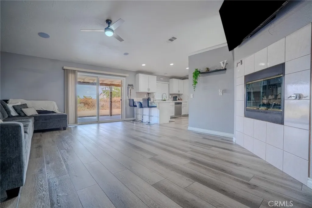 18106 Carob Street, Hesperia, California 92345 home-pic-10
