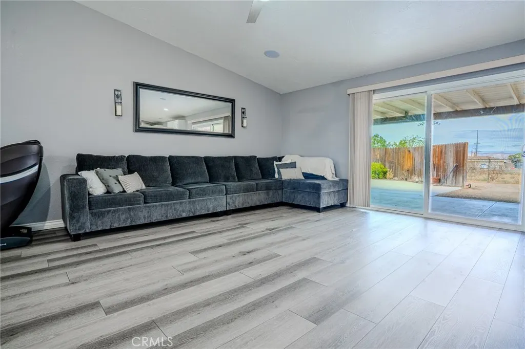 18106 Carob Street, Hesperia, California 92345 home-pic-12