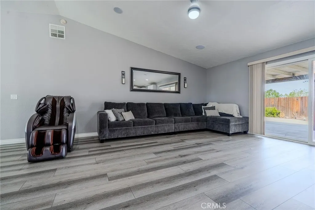 18106 Carob Street, Hesperia, California 92345 home-pic-7